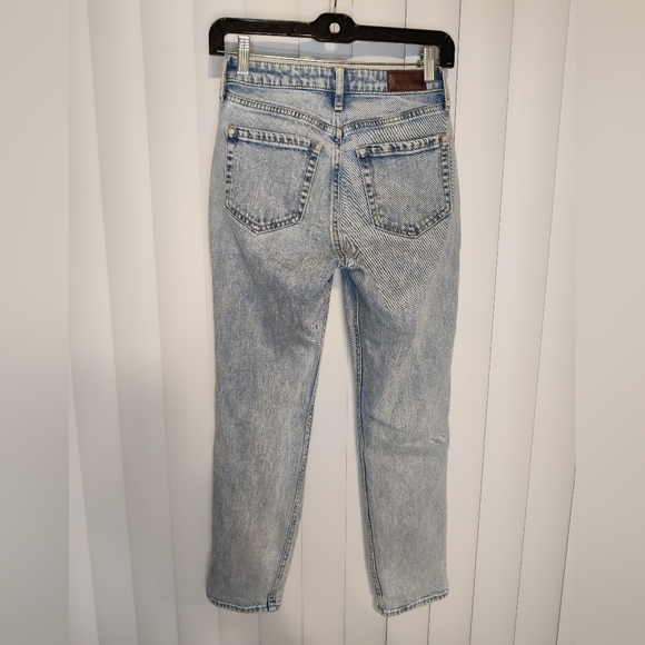 Hollister Light Blue Curvy High Rise Mom Jeans Size 23 - Picture 2 of 3